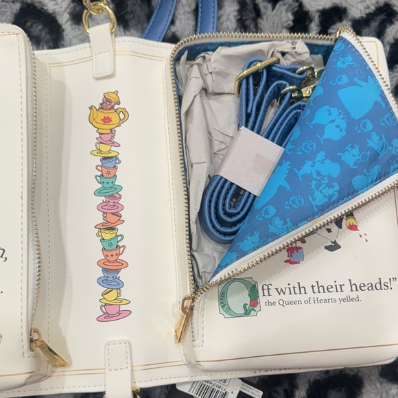 Loungefly Disney Alice In Wonderland Classic Boos Convertible Crossbody/Backpack - Picture 8 of 9